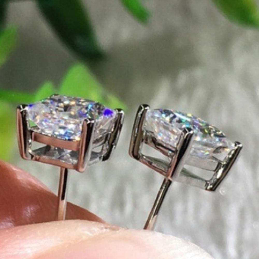 Cubic Zirconia ♡ Stud Earrings - Picture 4 of 8